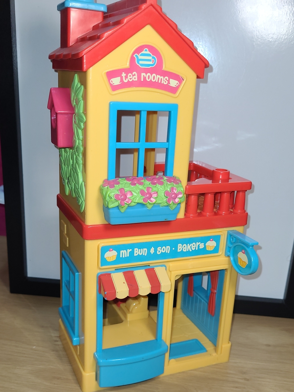Mr Bun And Son  Bakery Miniature House, Yellow and Red,Make Sounds  It Work